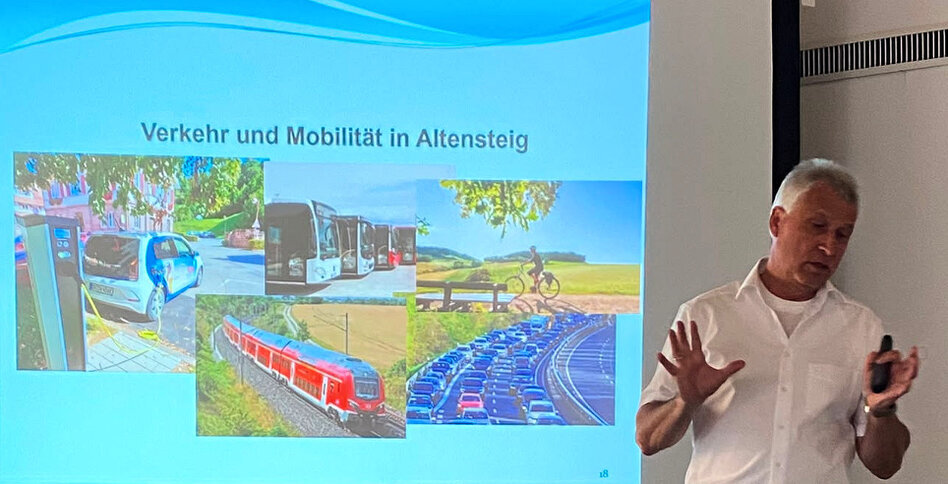 Verkehr und Mobilität Günther Garbe spricht verschiedene Gesichtspunkte zum Thema Energie in Altensteig an
